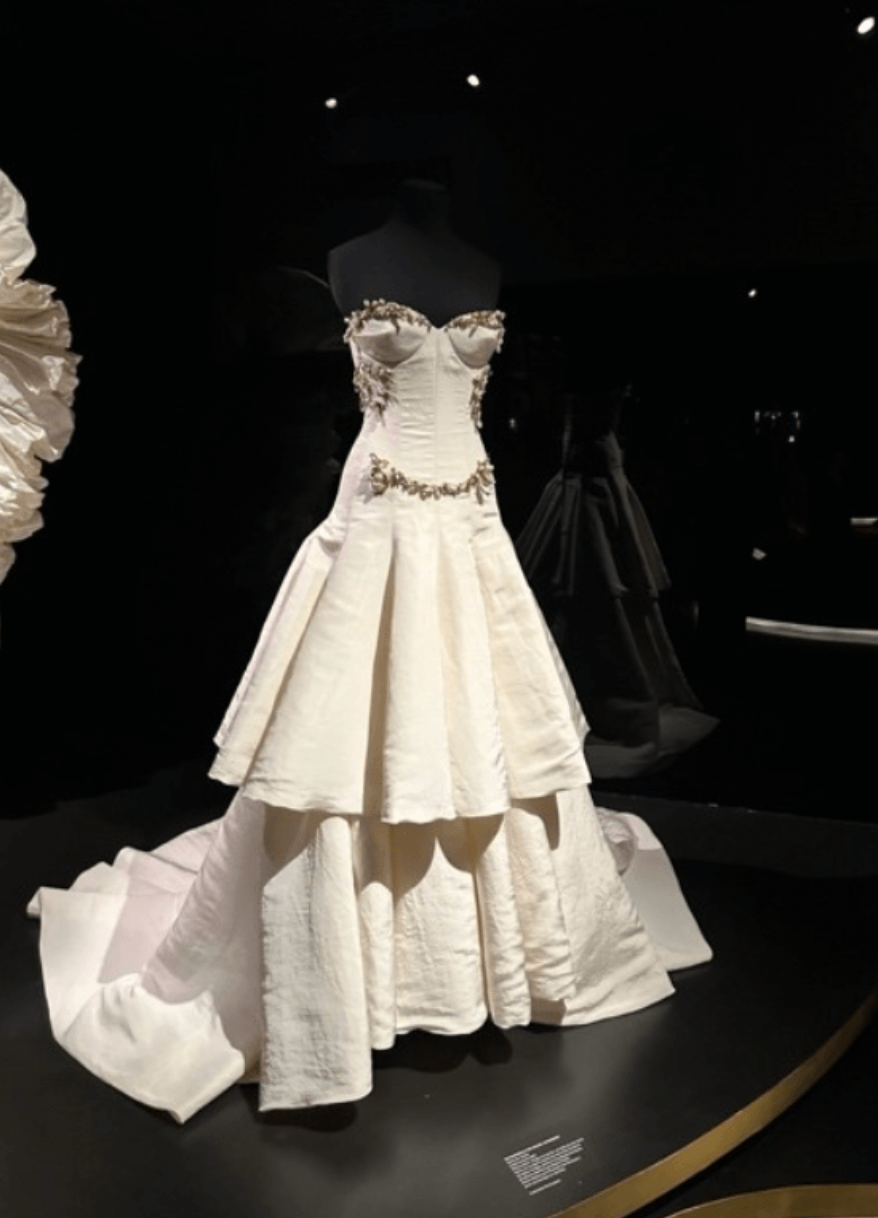 Dress in Museum in Paris