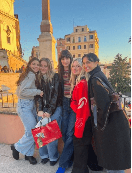 5 girls posing in Italy