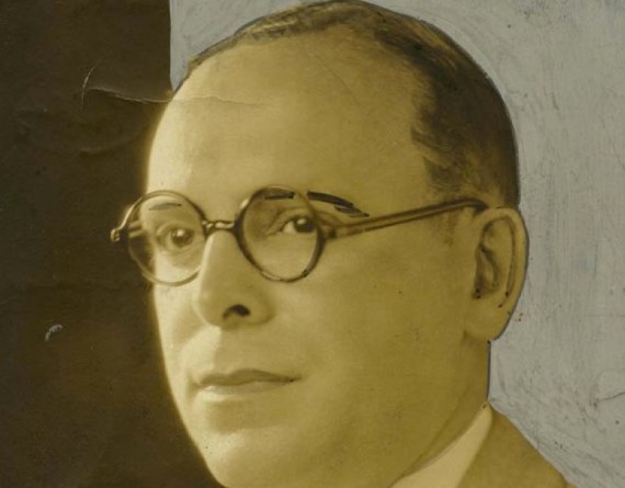 picture of a man in glasses